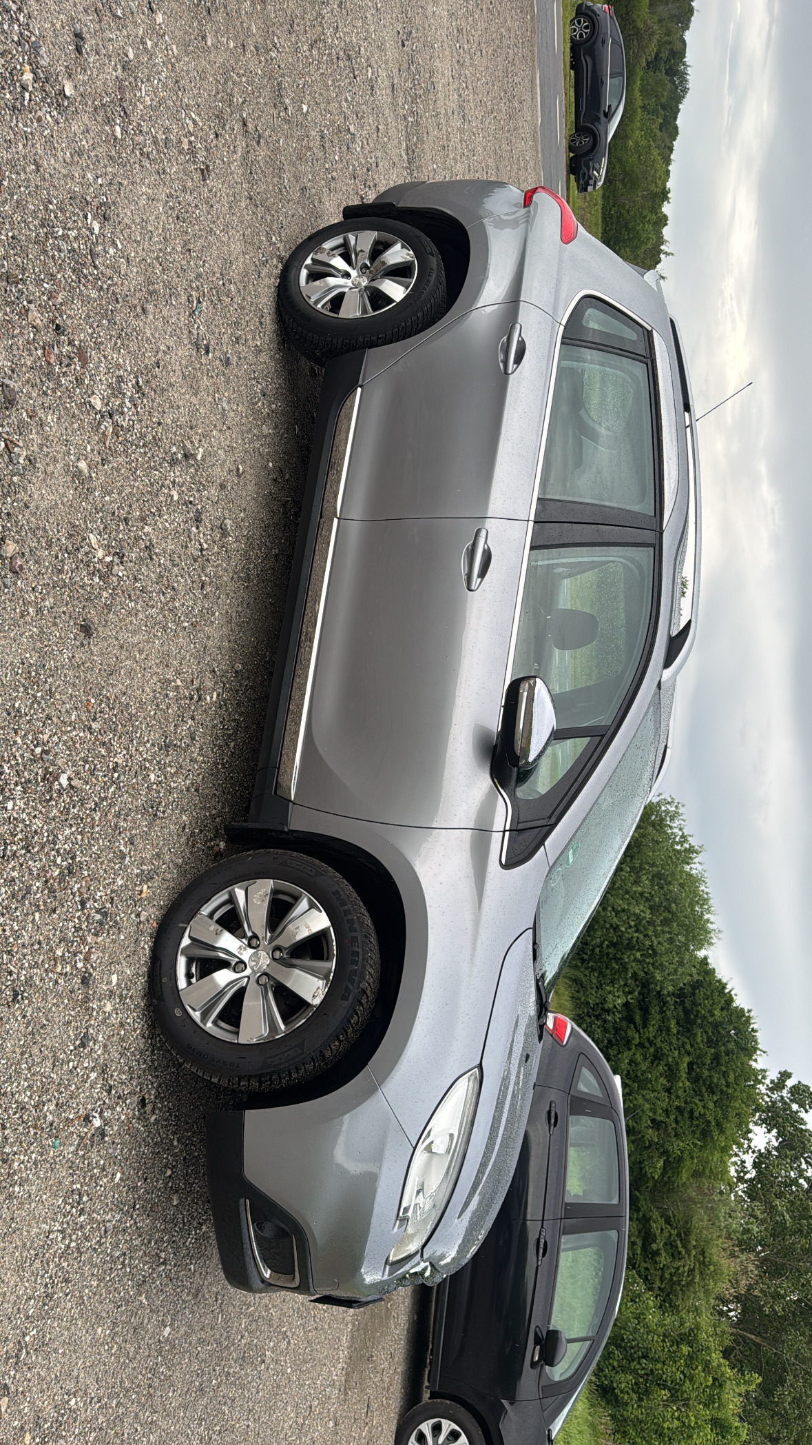 Grå Peugeot 2008 fra 2013