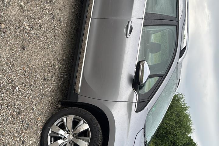 Grå Peugeot 2008 fra 2013
