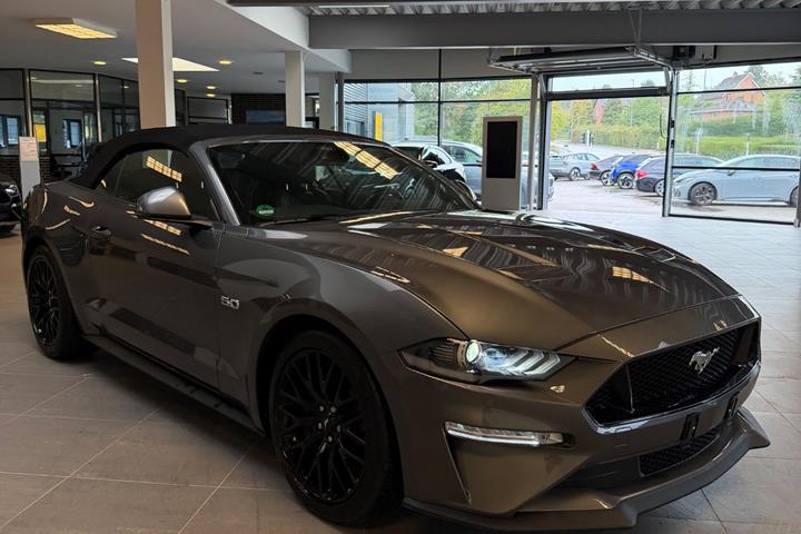 Grå Ford Mustang fra 2022