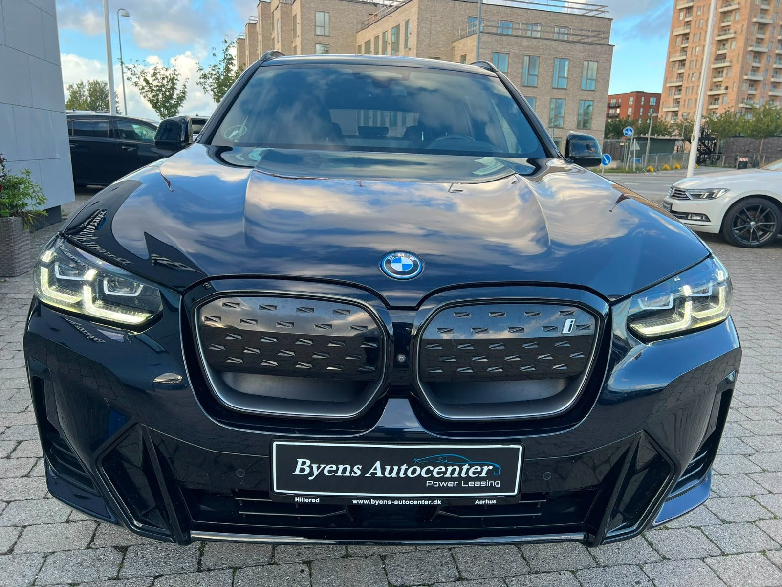 Blå BMW iX3 fra 2022