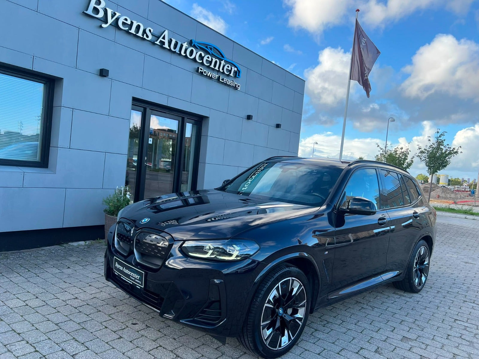 Blå BMW iX3 fra 2022
