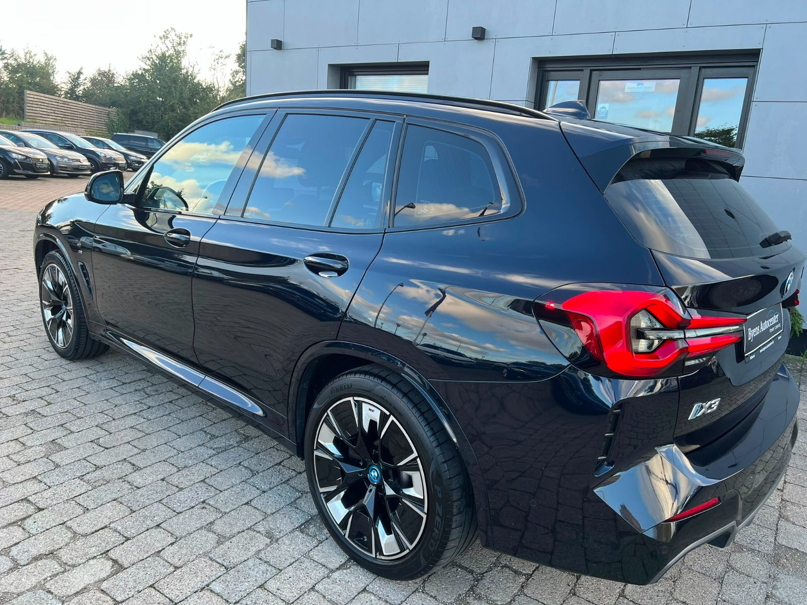 Blå BMW iX3 fra 2022