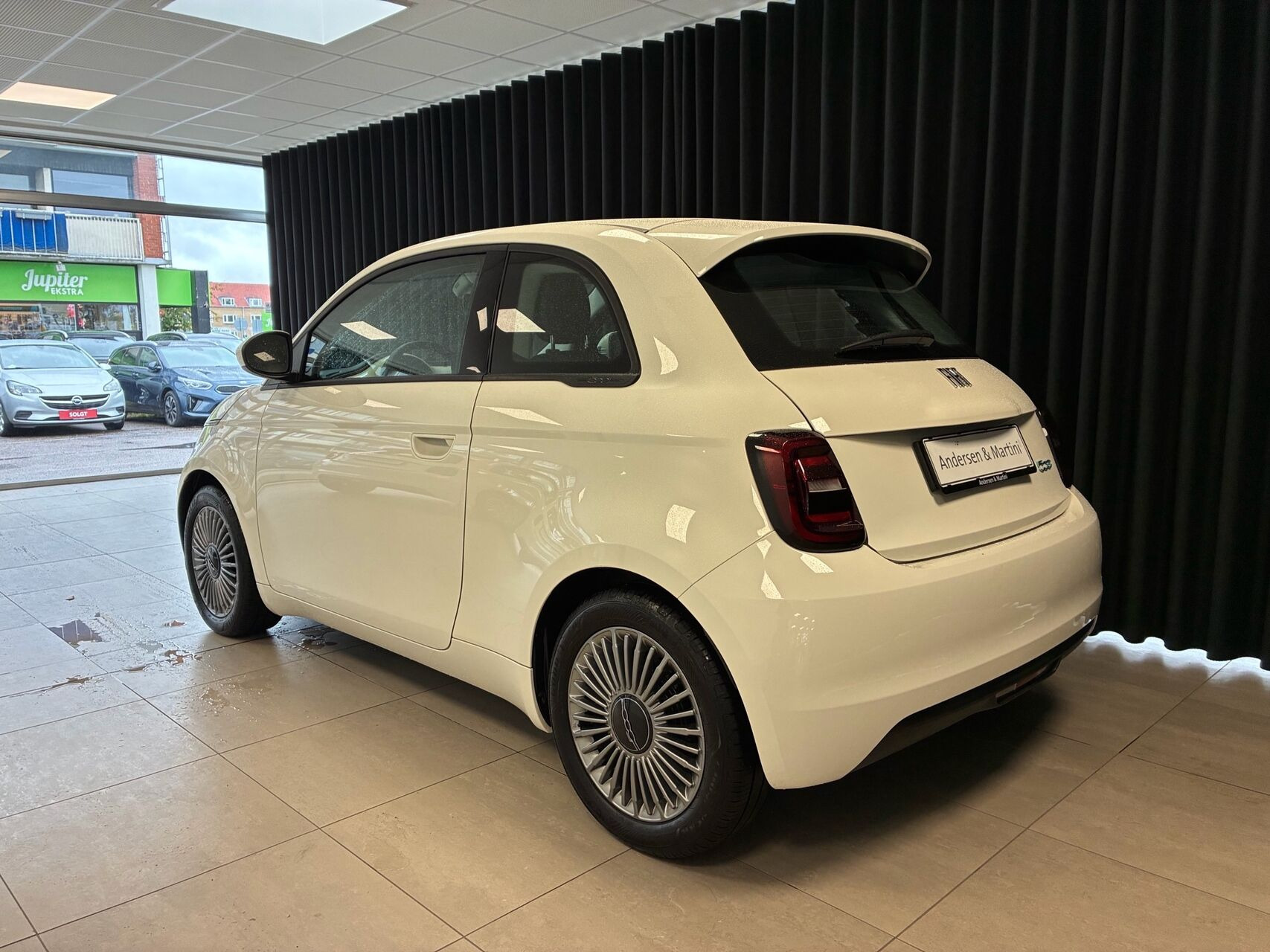 Hvid Fiat 500e fra 2023