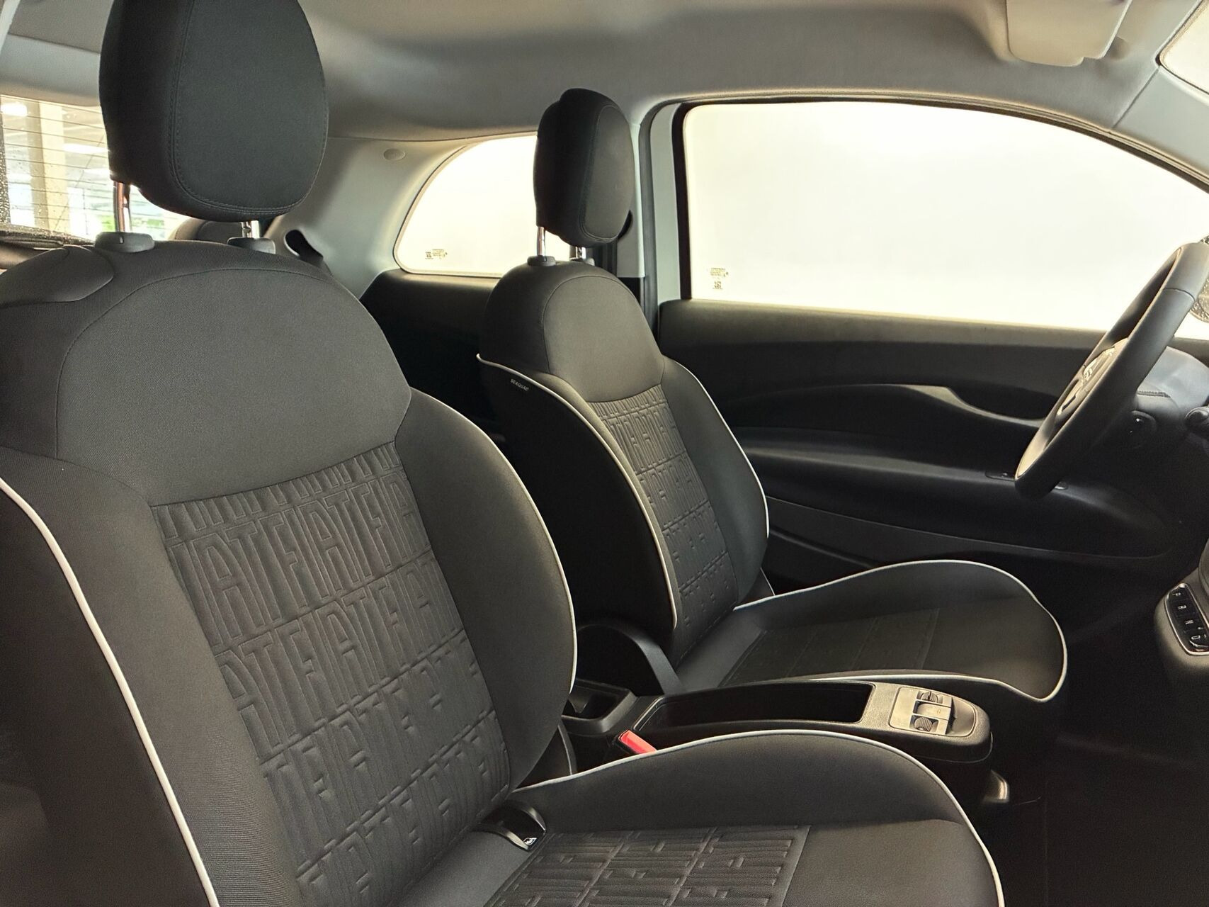 Hvid Fiat 500e fra 2023