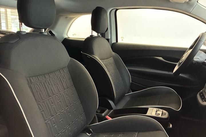 Hvid Fiat 500e fra 2023