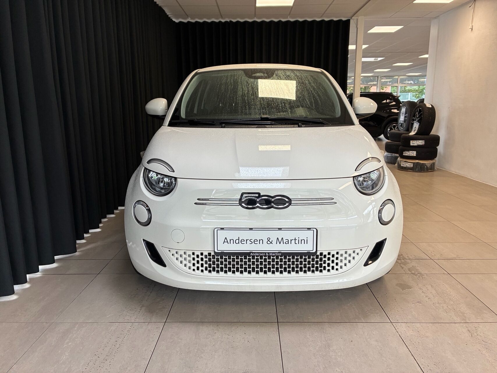 Hvid Fiat 500e fra 2023