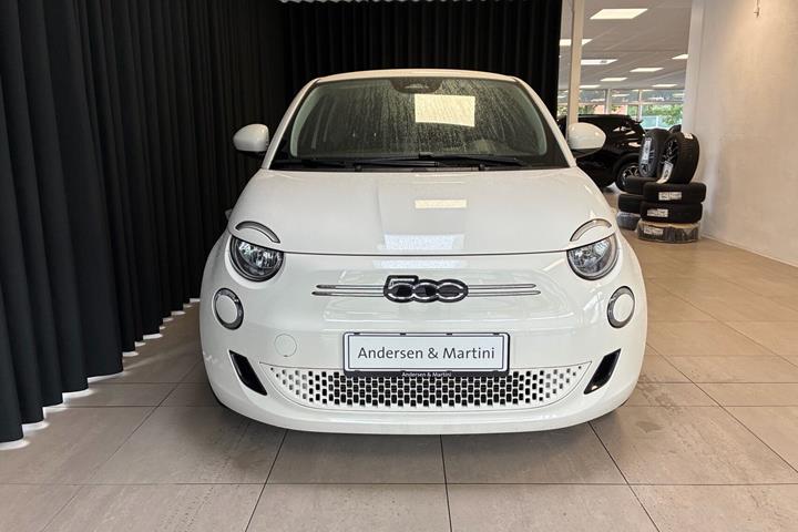 Hvid Fiat 500e fra 2023
