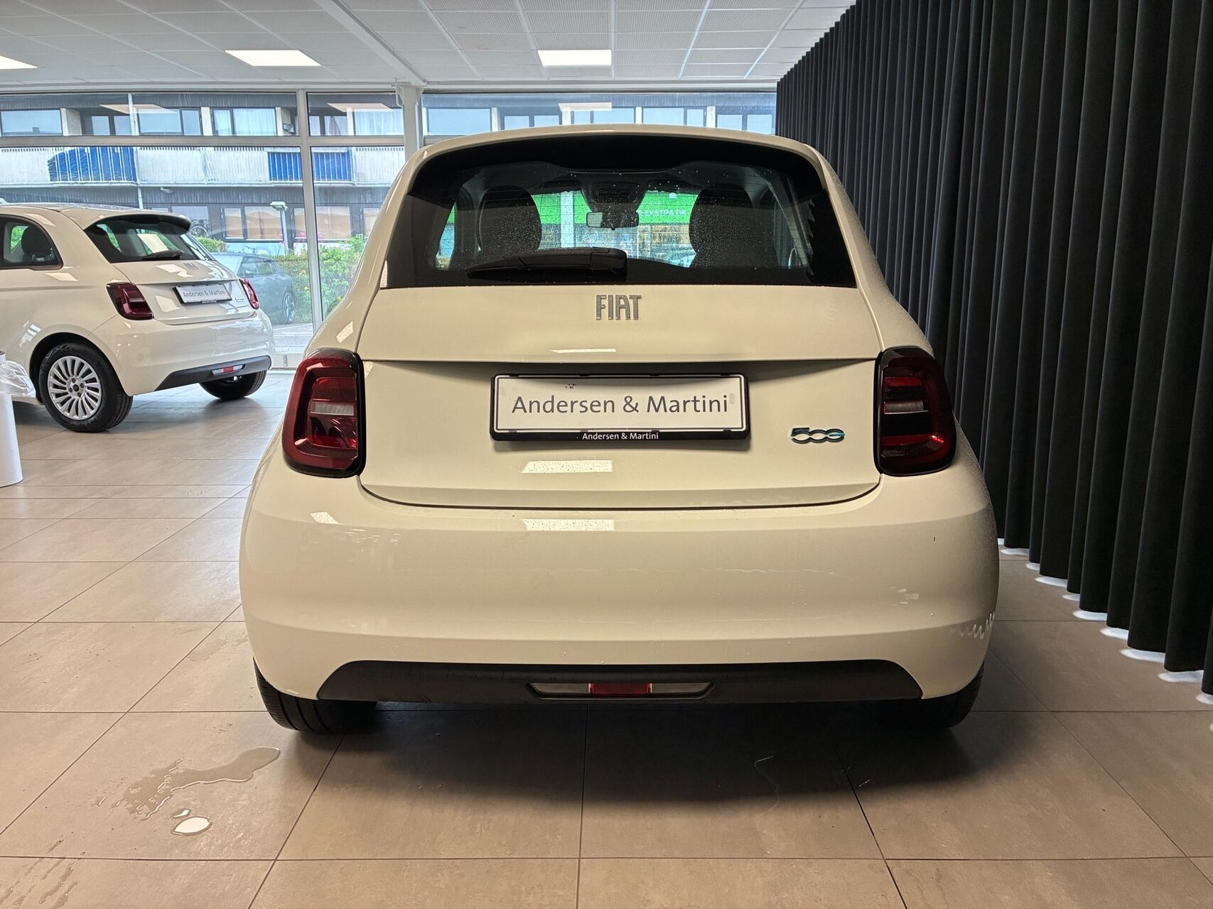 Hvid Fiat 500e fra 2023