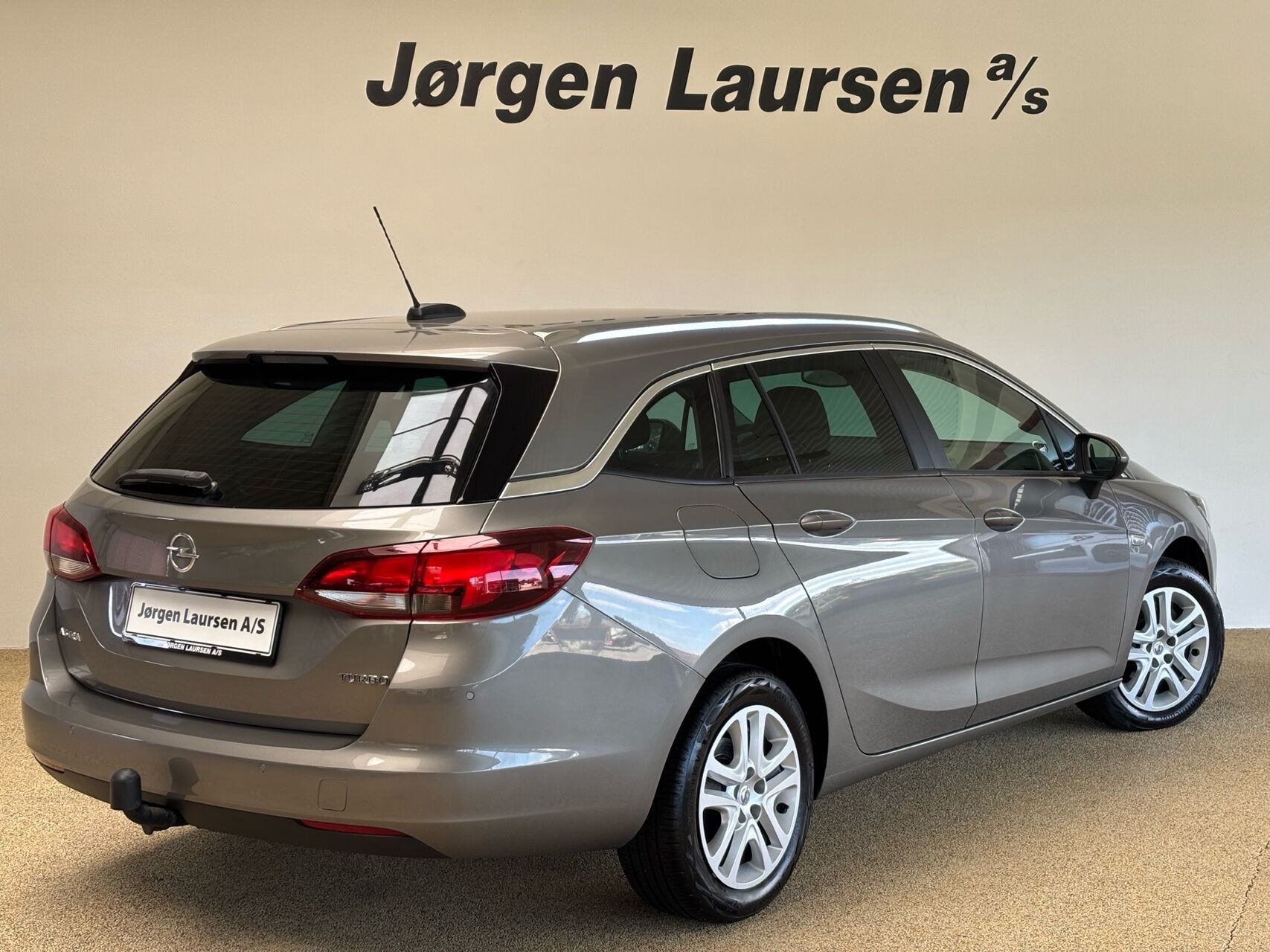 Grå Opel Astra fra 2016