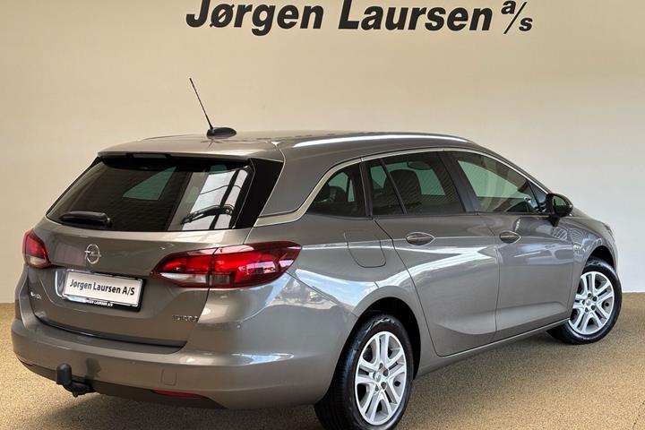Grå Opel Astra fra 2016