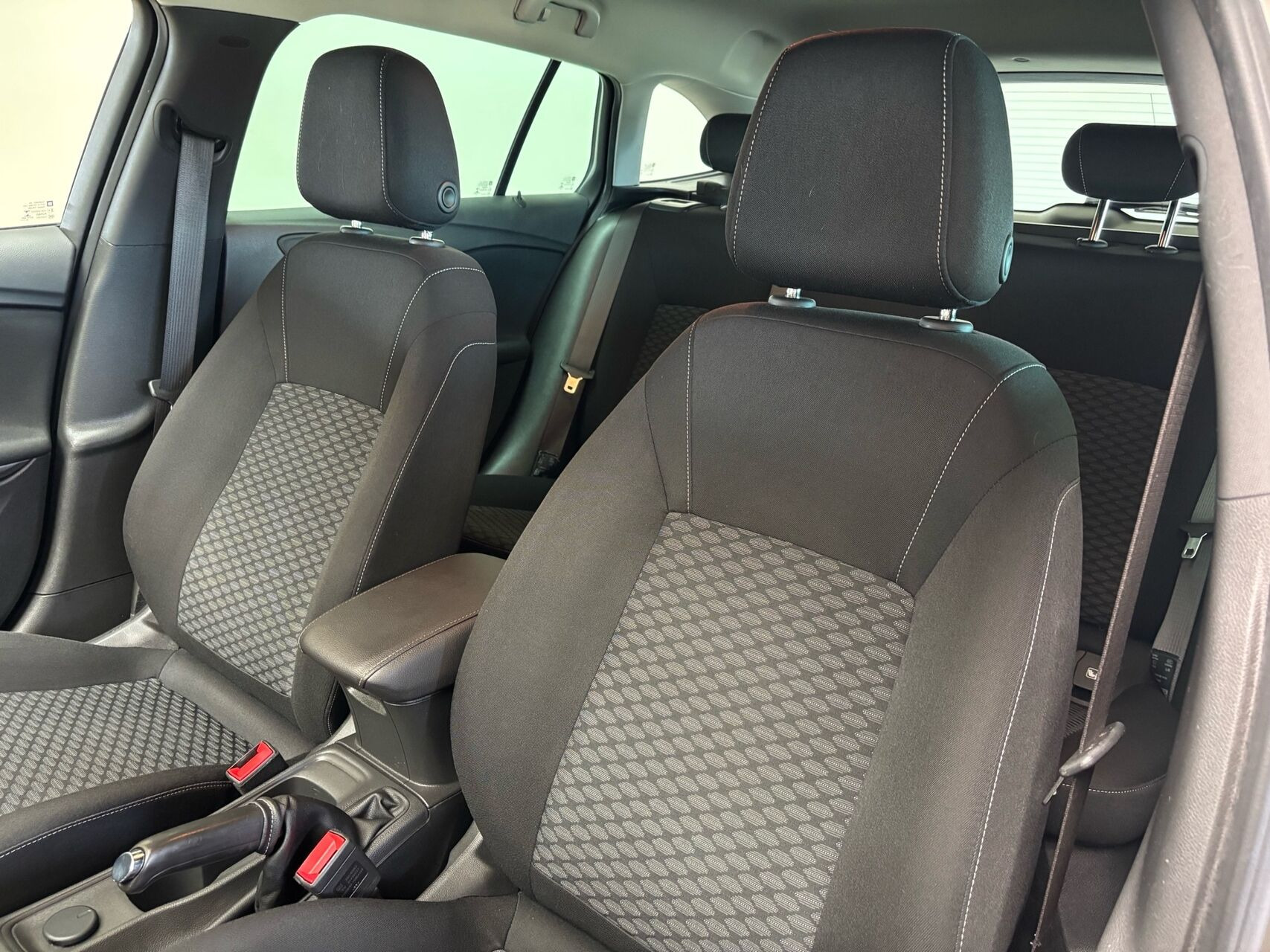 Grå Opel Astra fra 2016