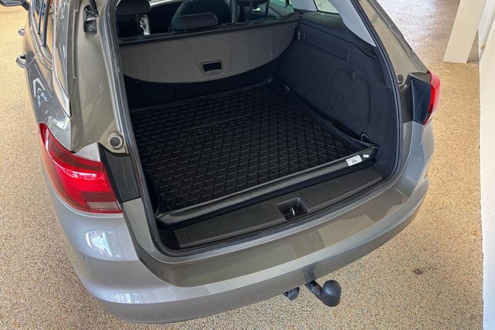 Grå Opel Astra fra 2016
