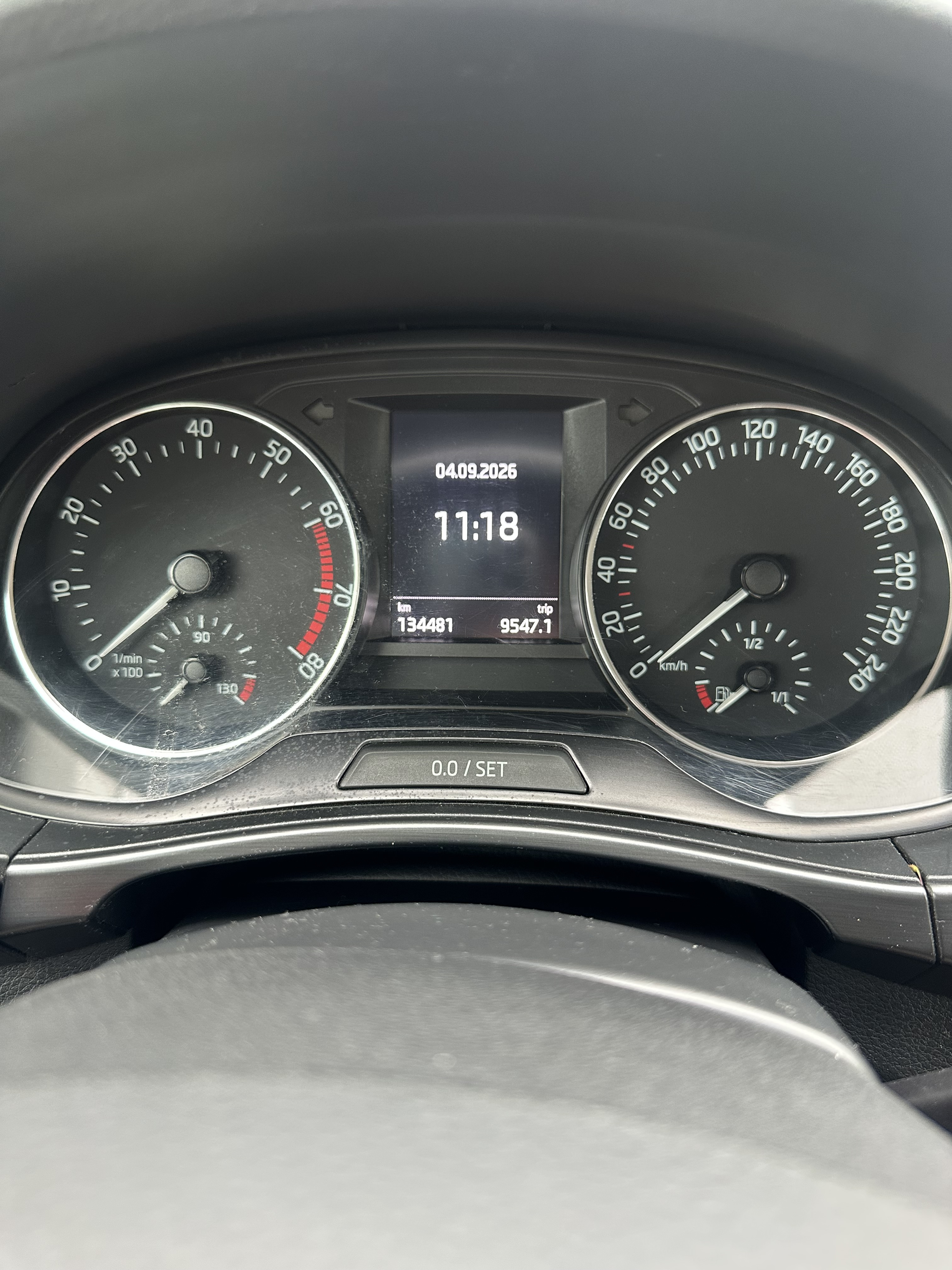 Grå Skoda Fabia fra 2016