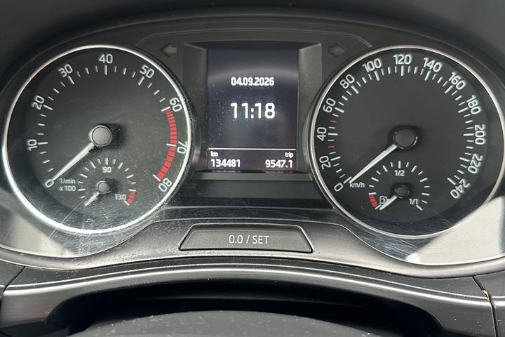 Grå Skoda Fabia fra 2016