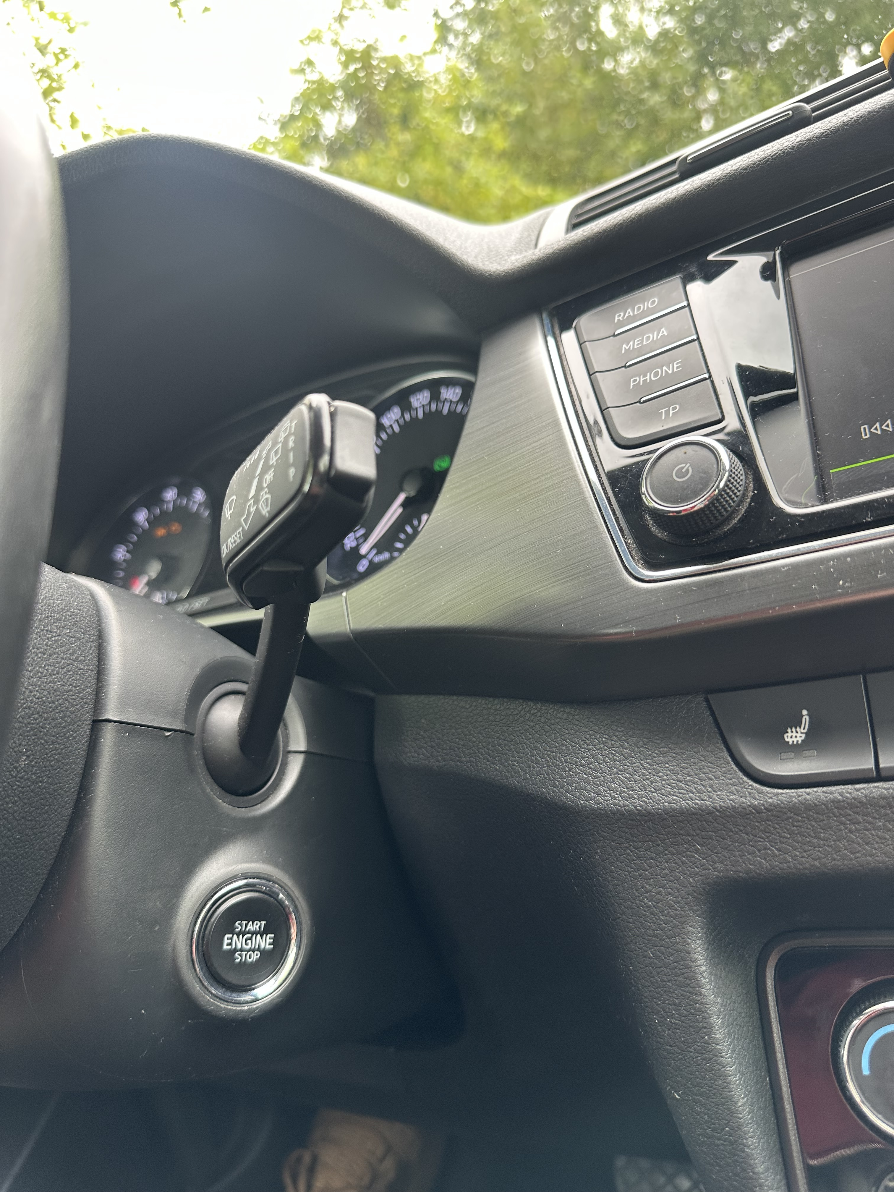 Grå Skoda Fabia fra 2016