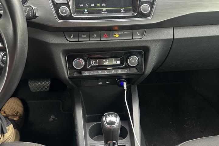 Grå Skoda Fabia fra 2016