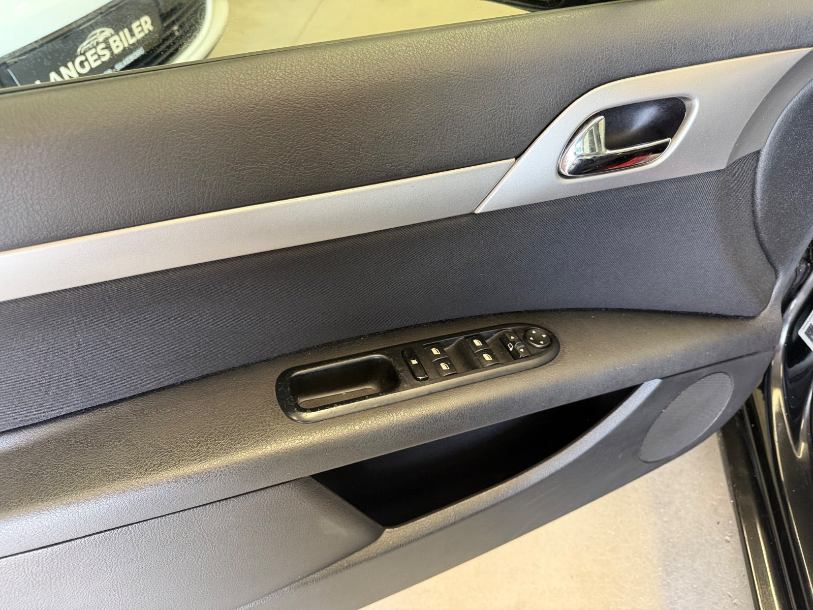 Sort Peugeot 407 fra 2007