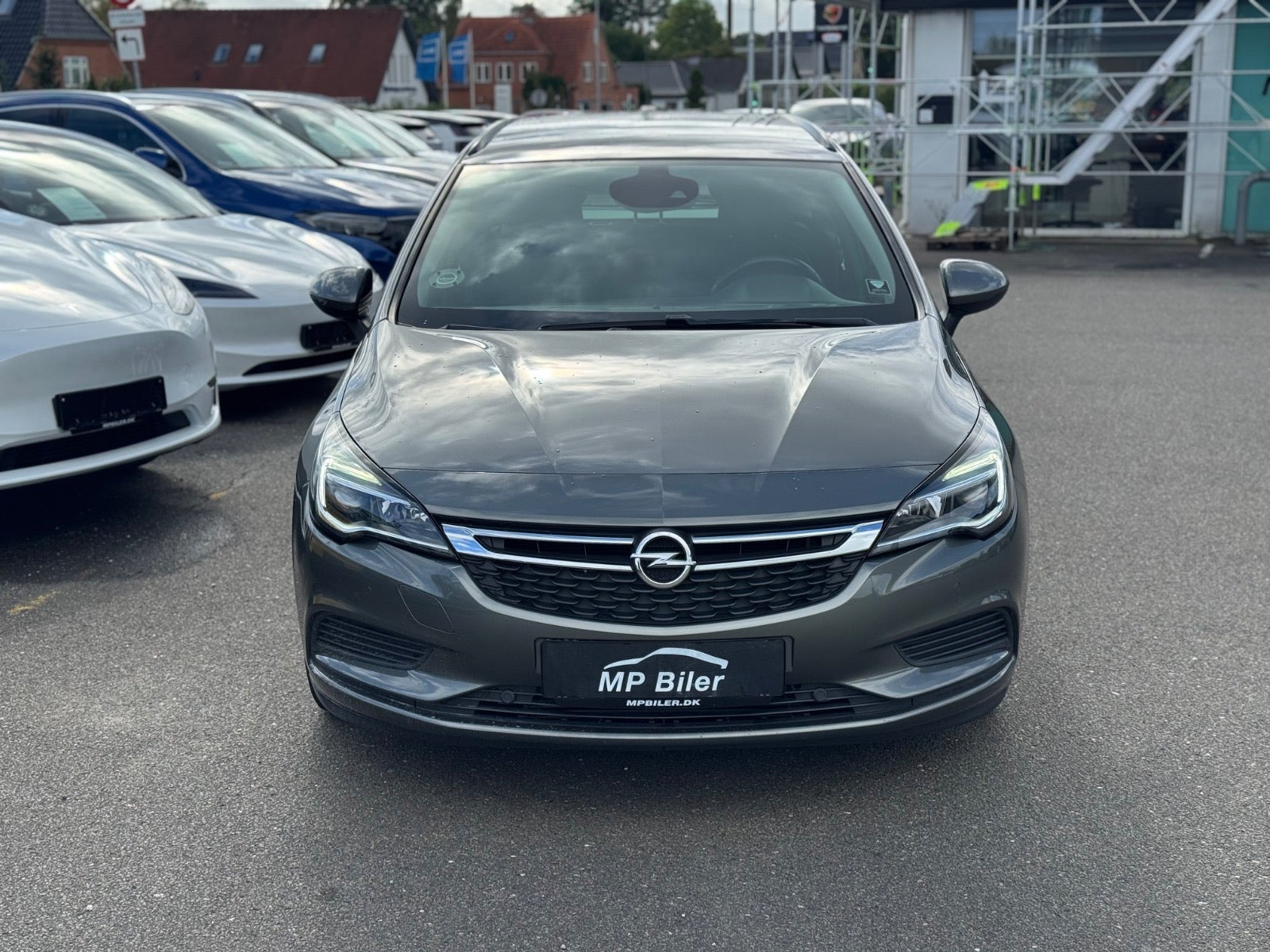 Grå Opel Astra fra 2017