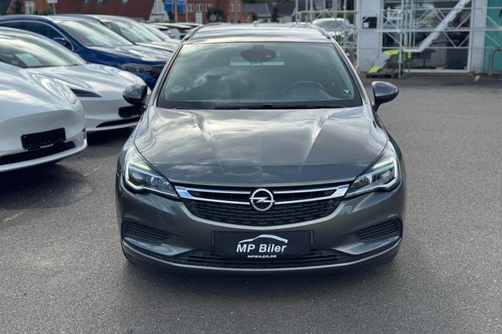 Grå Opel Astra fra 2017