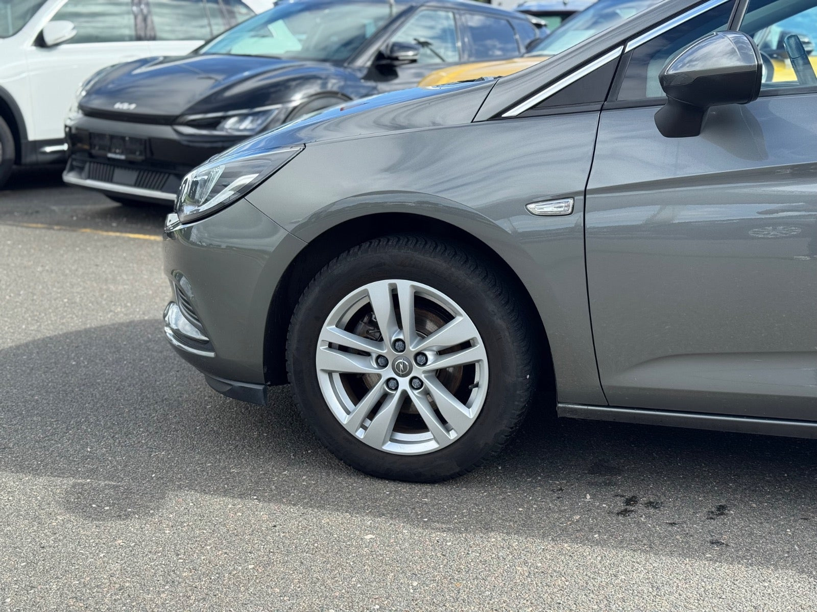 Grå Opel Astra fra 2017