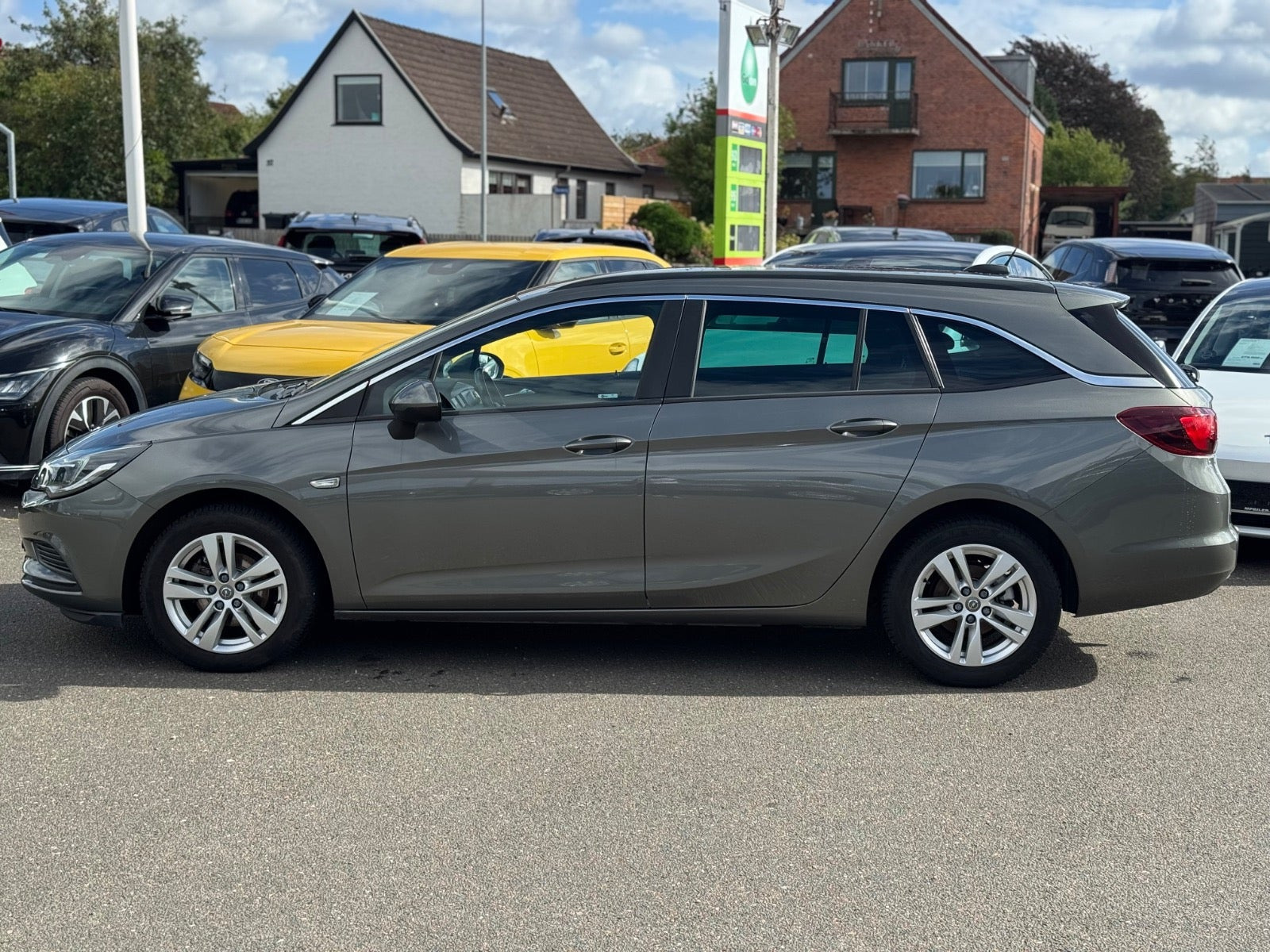 Grå Opel Astra fra 2017