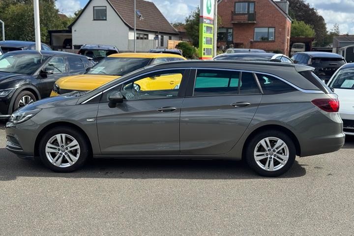 Grå Opel Astra fra 2017
