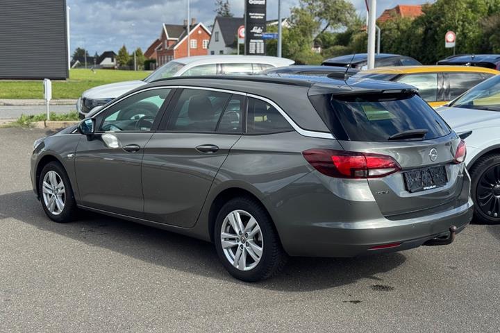 Grå Opel Astra fra 2017