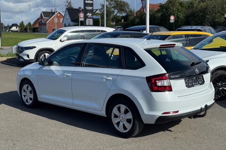 Hvid Skoda Rapid fra 2017