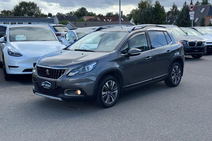Grå Peugeot 2008 fra 2019 set udefra