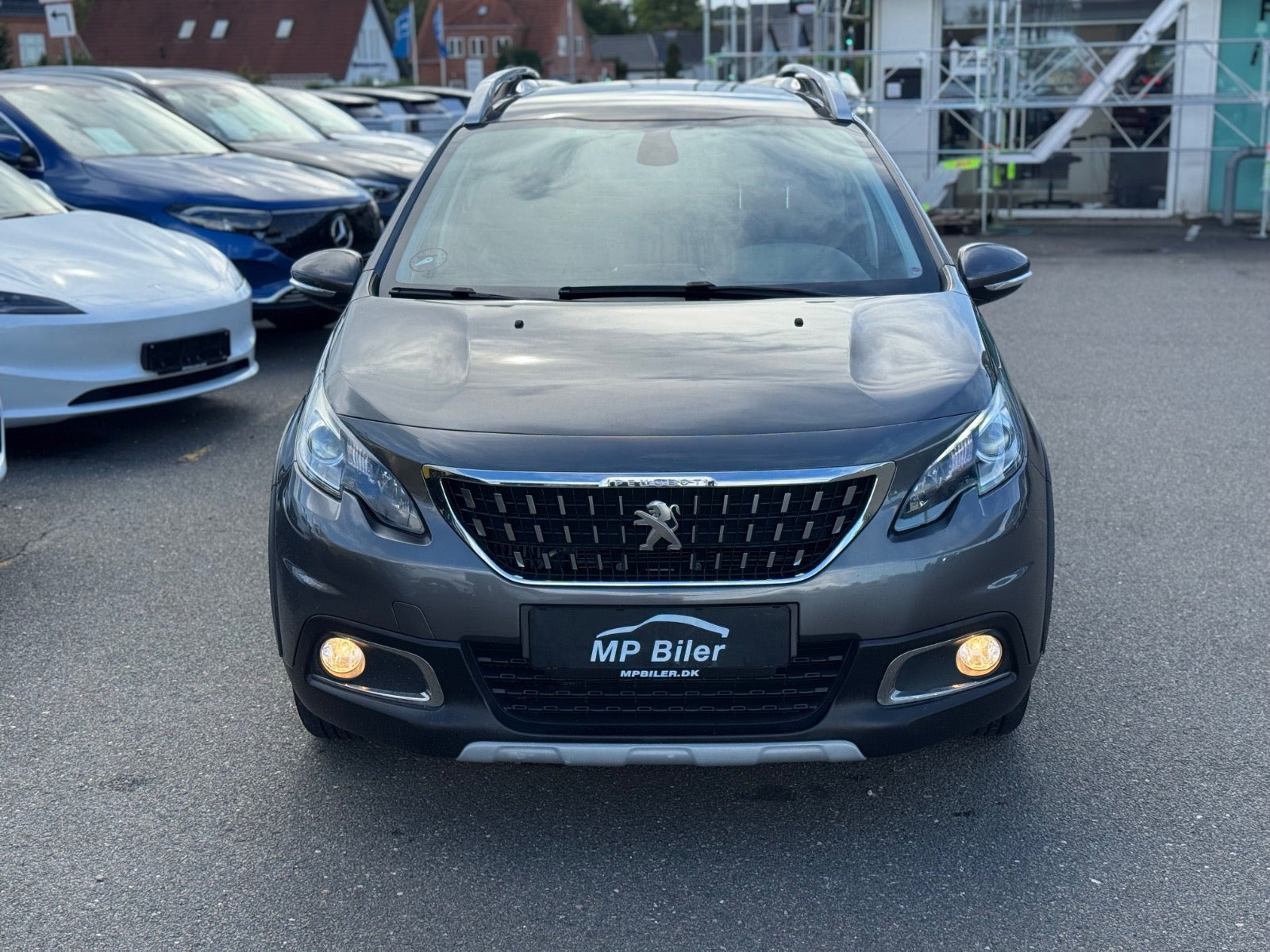 Grå Peugeot 2008 fra 2019