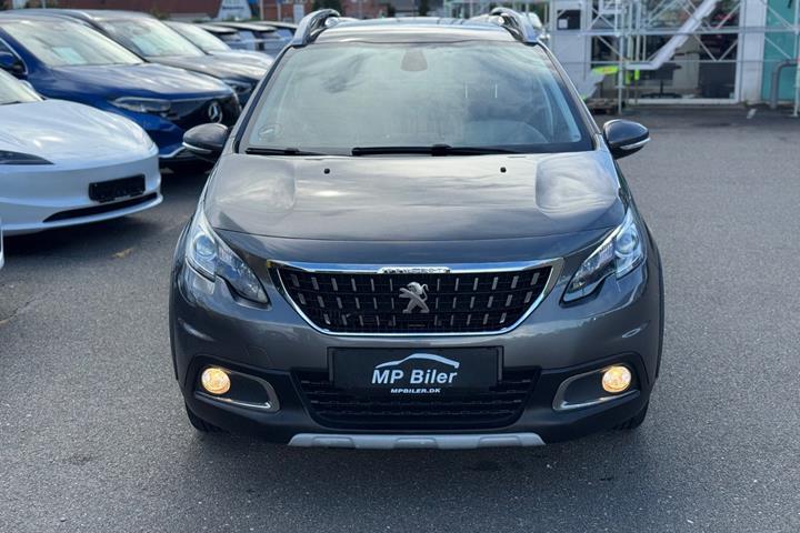 Grå Peugeot 2008 fra 2019