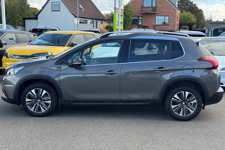 Grå Peugeot 2008 fra 2019