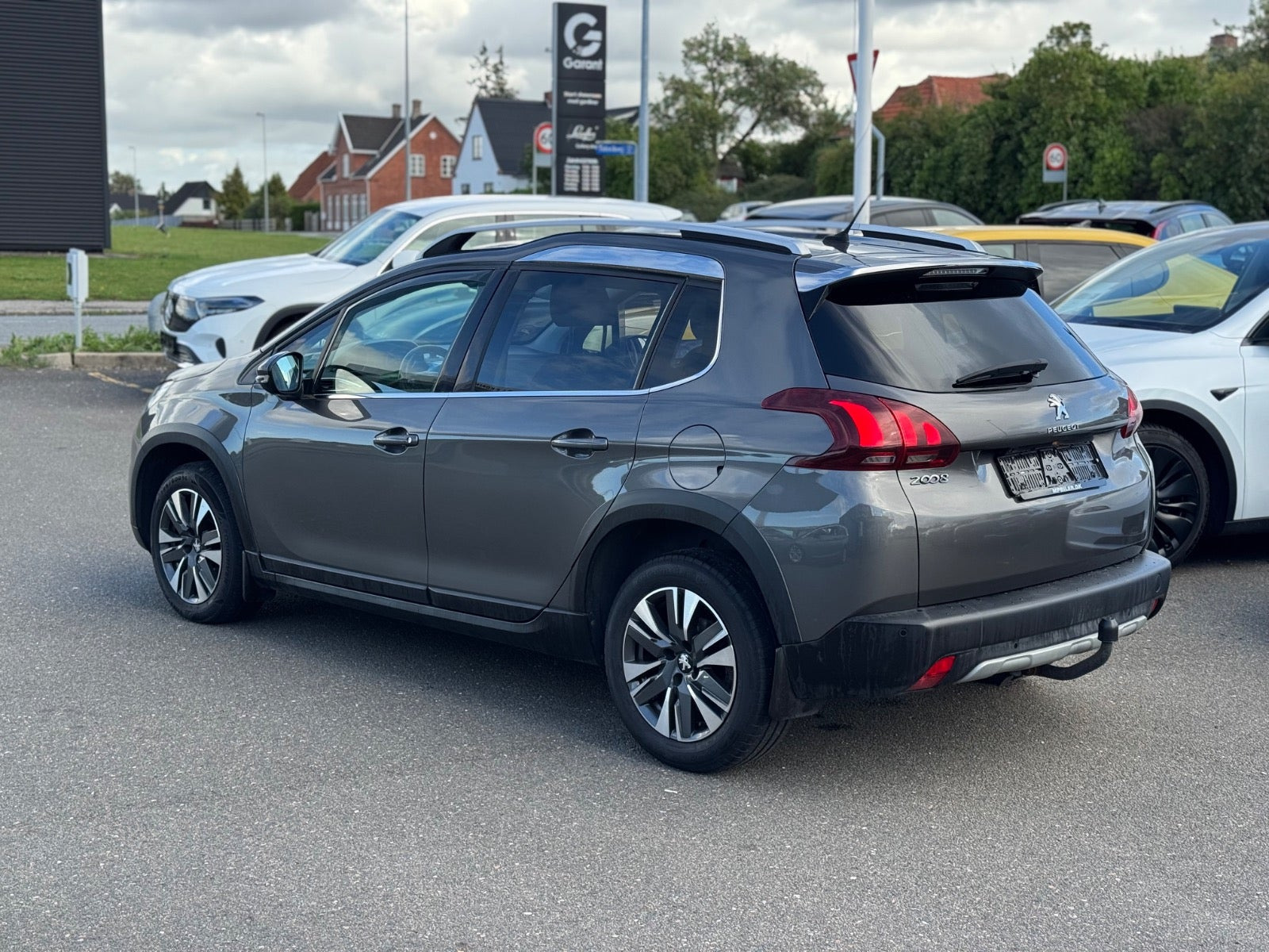 Grå Peugeot 2008 fra 2019
