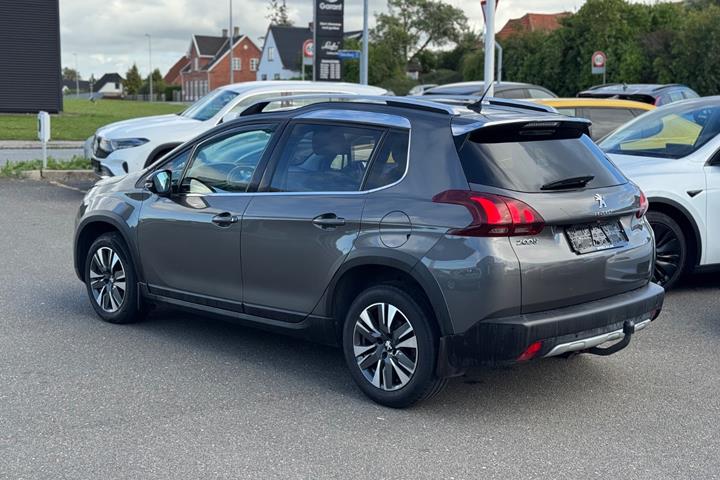 Grå Peugeot 2008 fra 2019