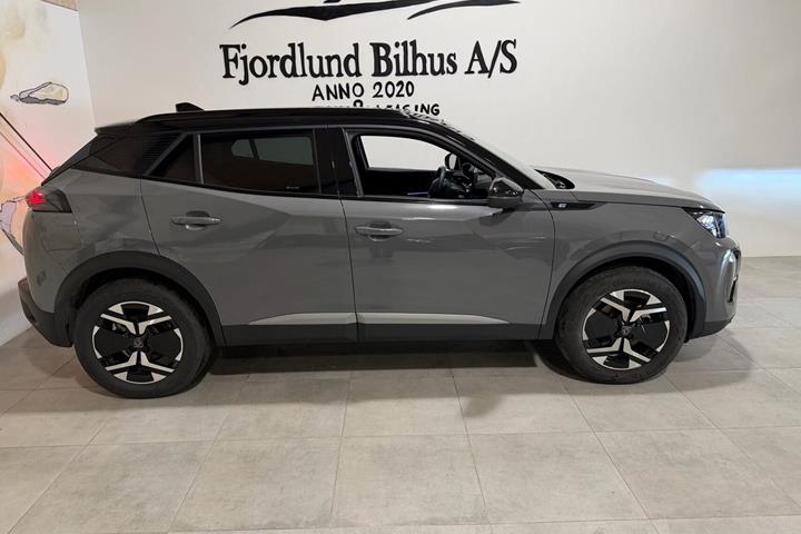 Grå Peugeot e-2008 fra 2025