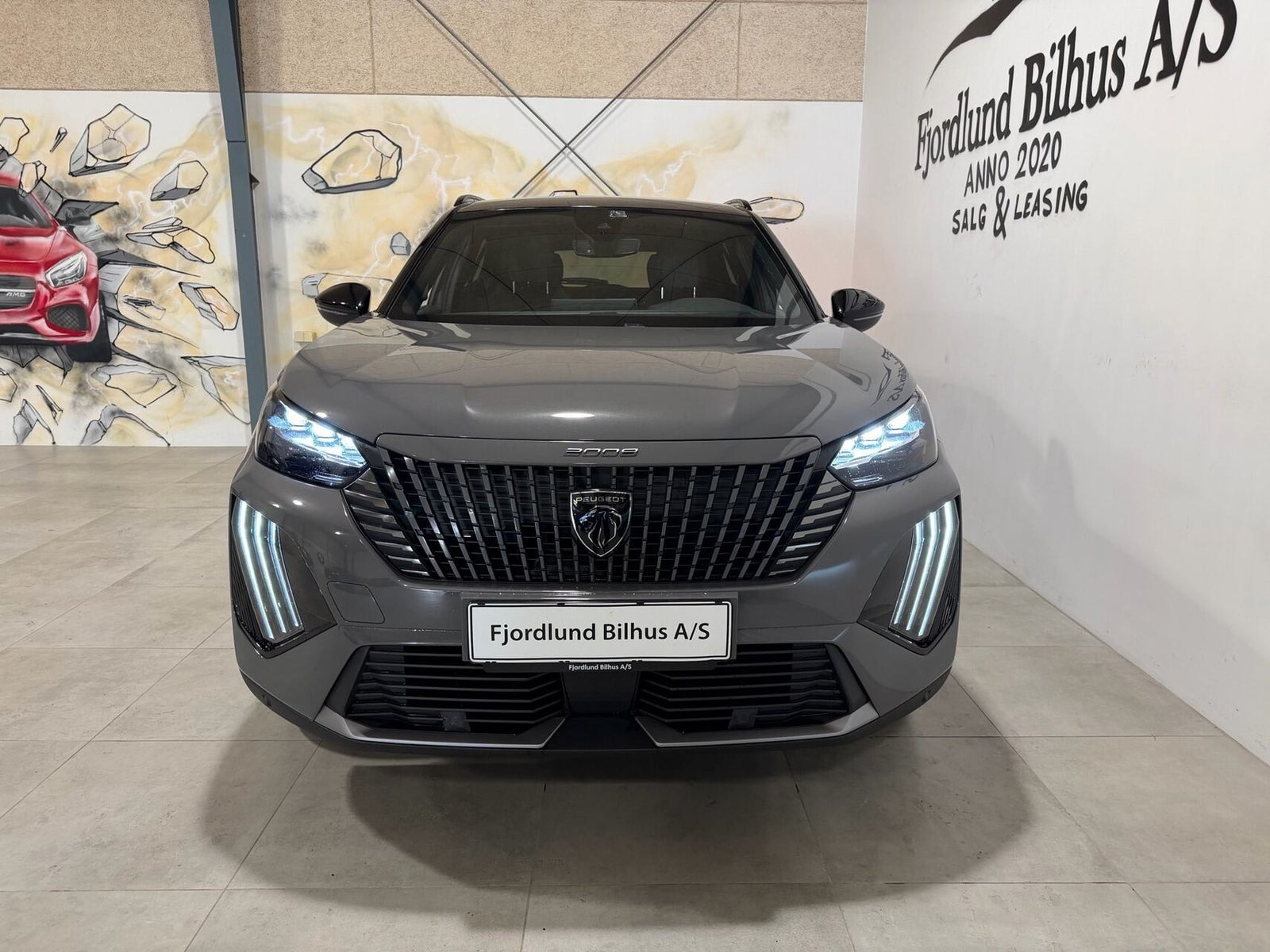 Grå Peugeot e-2008 fra 2025