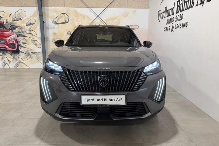 Grå Peugeot e-2008 fra 2025