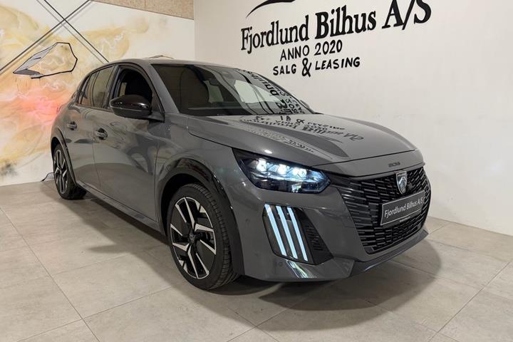 Grå Peugeot e-208 fra 2025