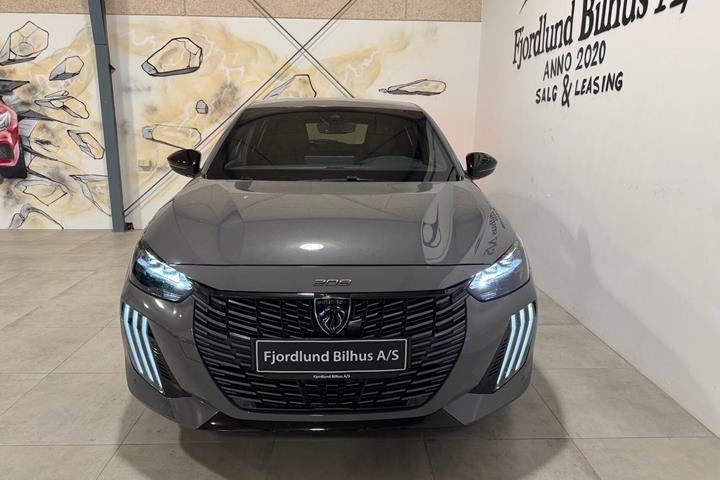 Grå Peugeot e-208 fra 2025