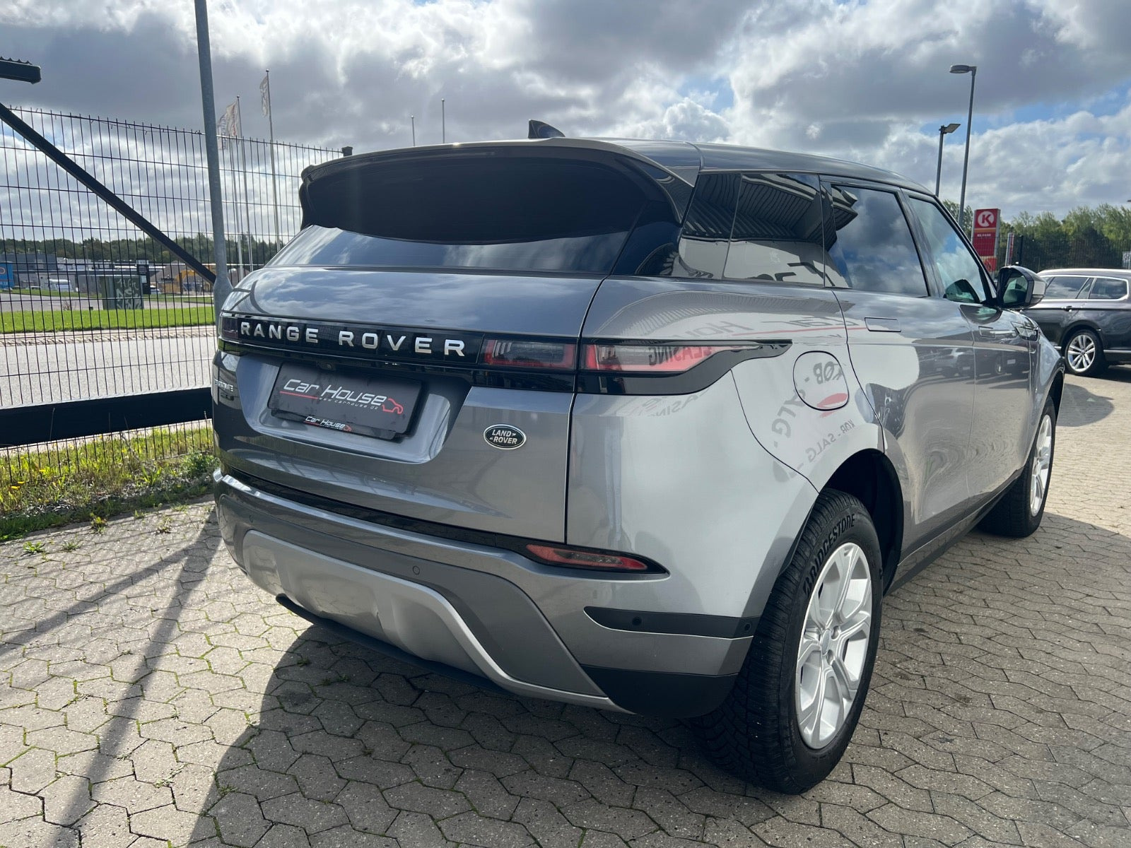 Sølv Land Rover Range Rover evoque fra 2020