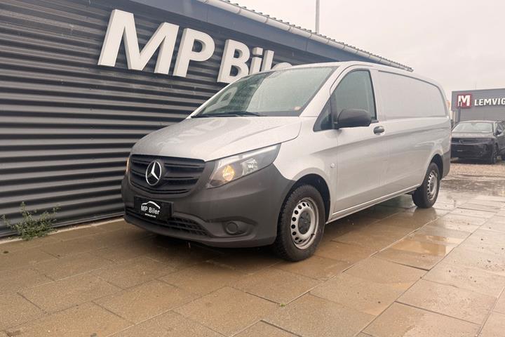 Sølv Mercedes Vito 114 fra 2021