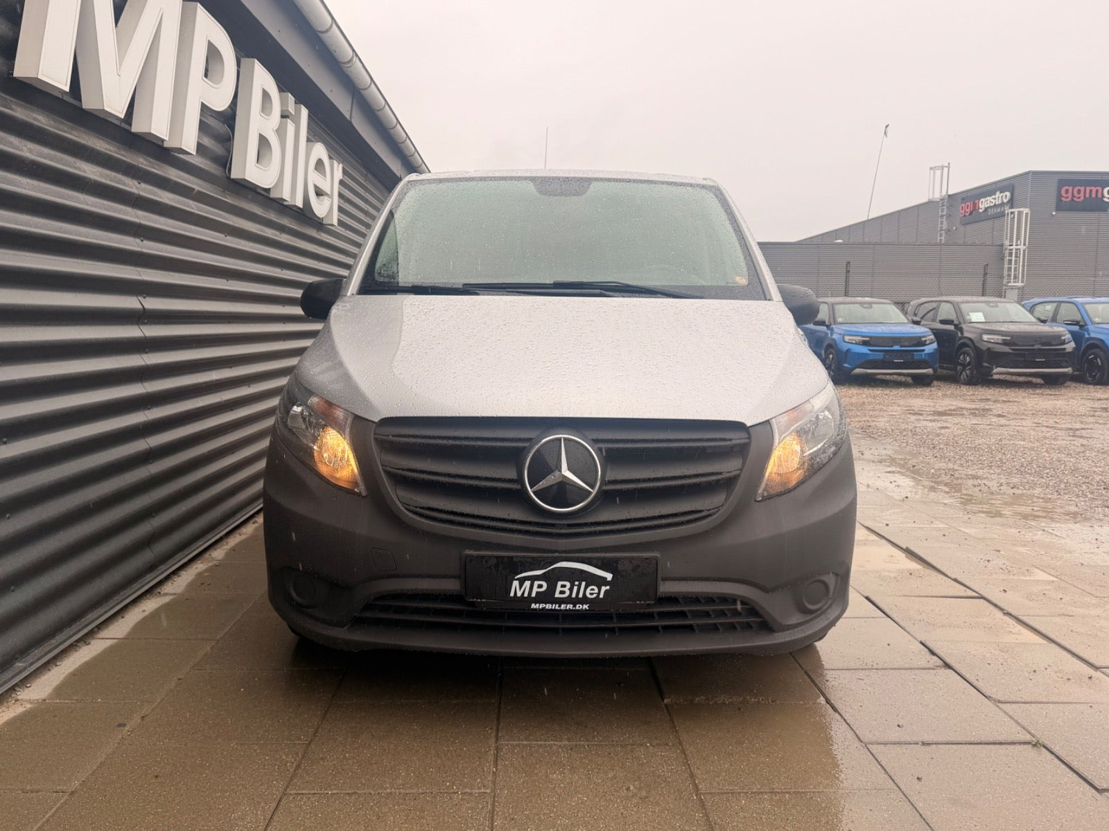 Sølv Mercedes Vito 114 fra 2021
