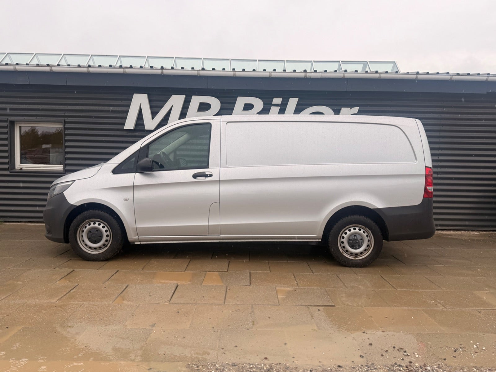 Sølv Mercedes Vito 114 fra 2021