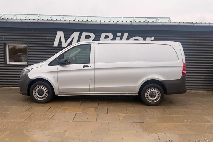 Sølv Mercedes Vito 114 fra 2021