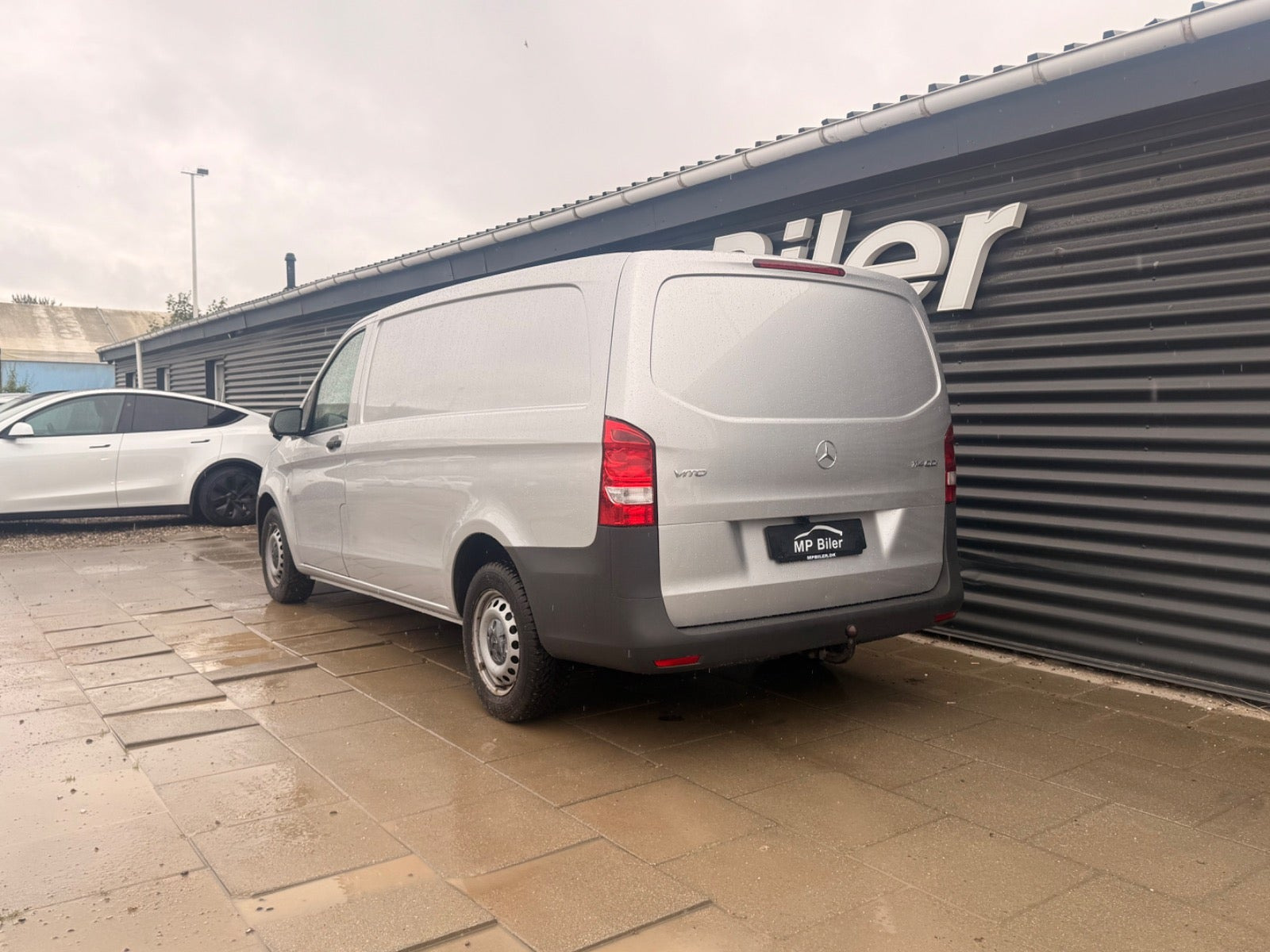 Sølv Mercedes Vito 114 fra 2021