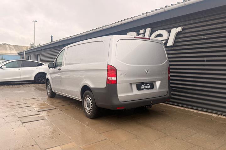 Sølv Mercedes Vito 114 fra 2021