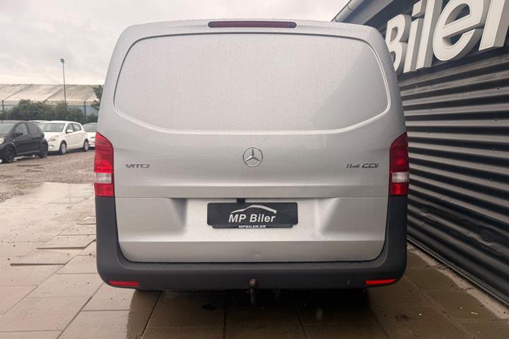 Sølv Mercedes Vito 114 fra 2021