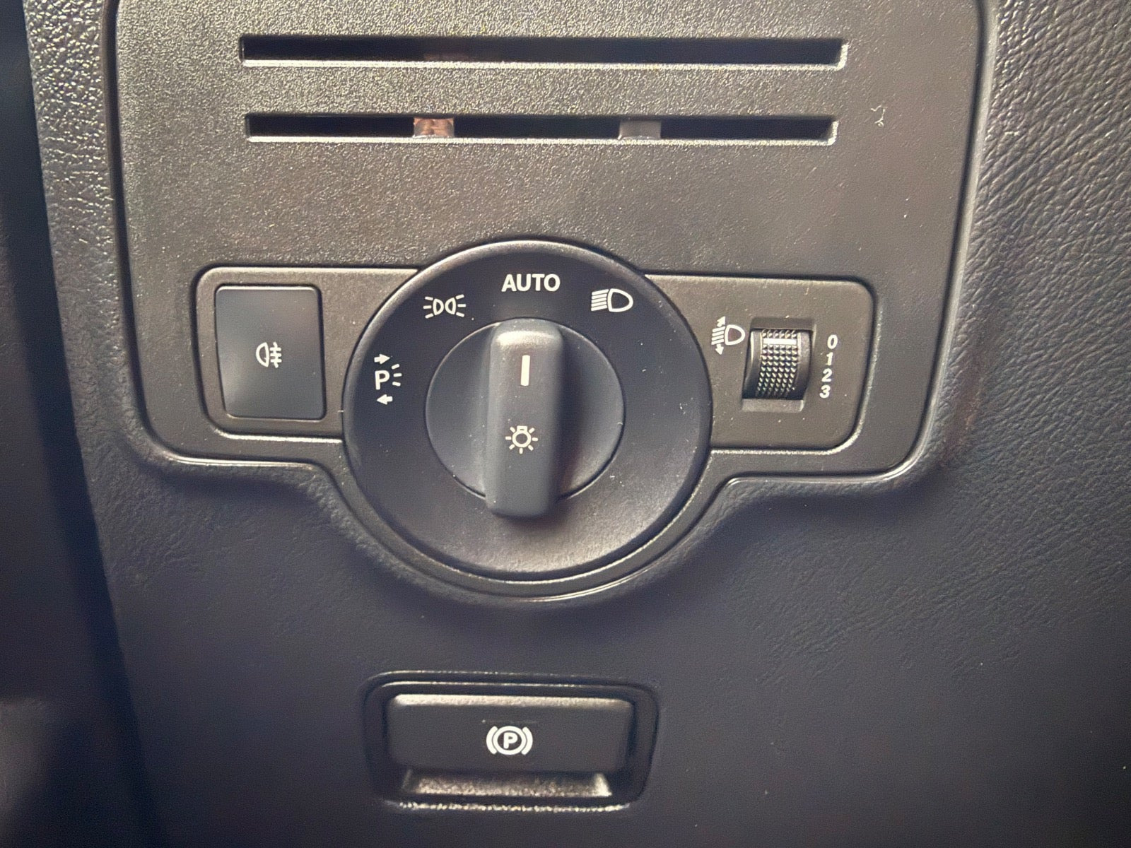 Sølv Mercedes Vito 114 fra 2021