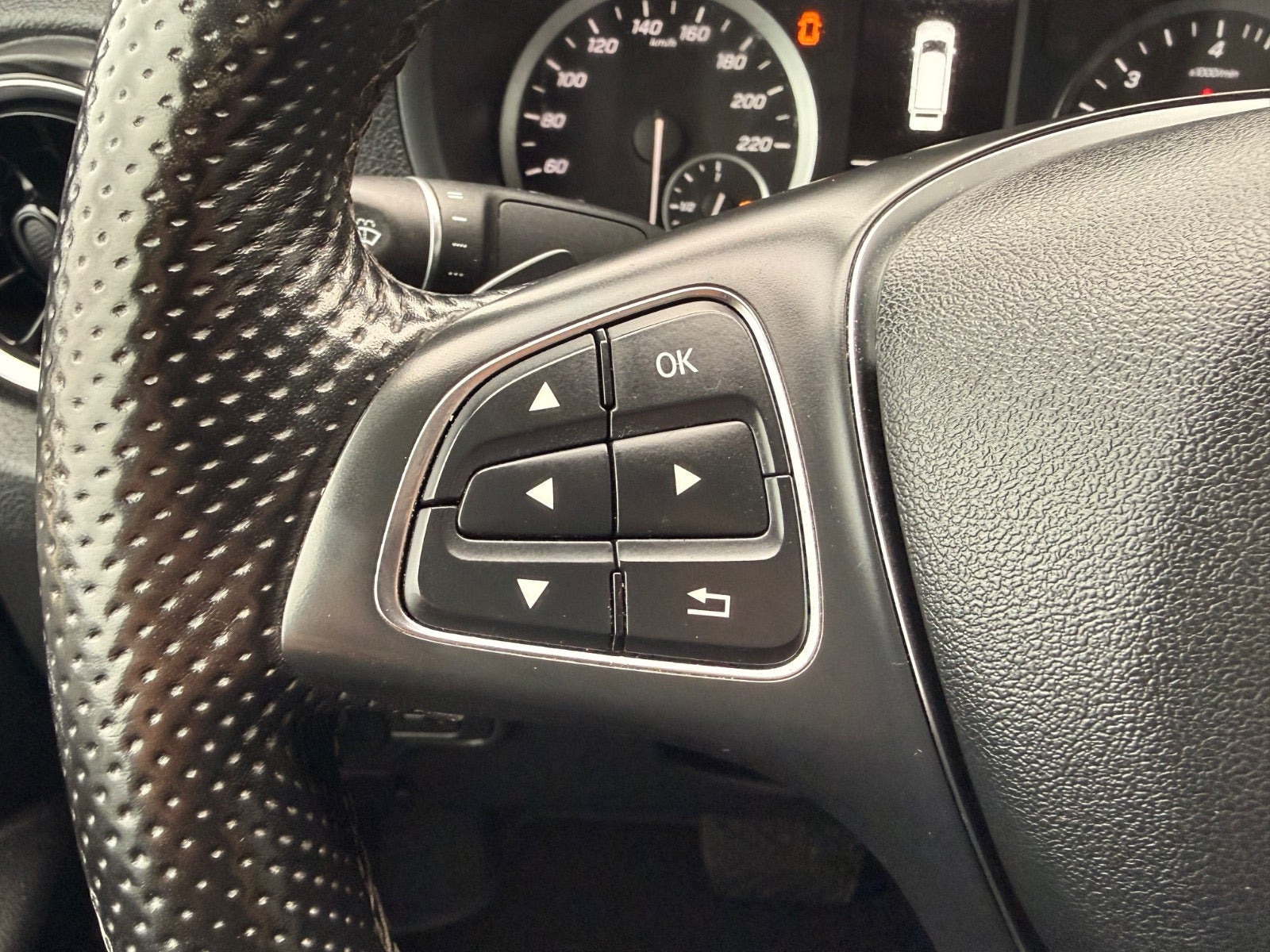 Sølv Mercedes Vito 114 fra 2021