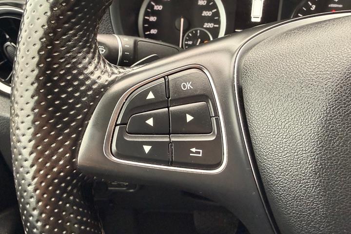 Sølv Mercedes Vito 114 fra 2021